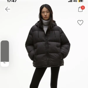 Storlek s - Jätte snugg jacka från hm i storlek s, nästan oanvänd 