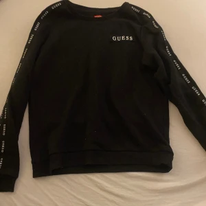 Guess tröja - Sweatshirt  Inga fel på den