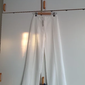White suit pants - Venderby's - they still have the tag on !! Never used - awesome fit  brand: Venderby's (dk)