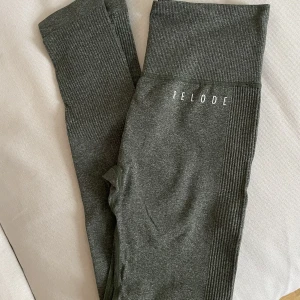 Relode slipstream tights  - Gröna slipstream tights från relode. Använda 6-8 gånger
