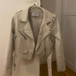 Biker jacka - Köpt för två år sen, använd kanske 2 gånger. Super fin men kommer aldrig till användning längre 🫶🏼