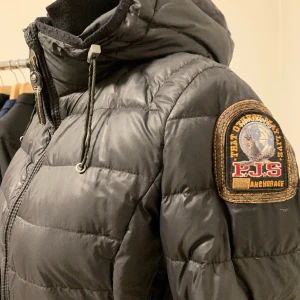 Parajumpers light S - Parajumpers light S kort modell i nyskick! 