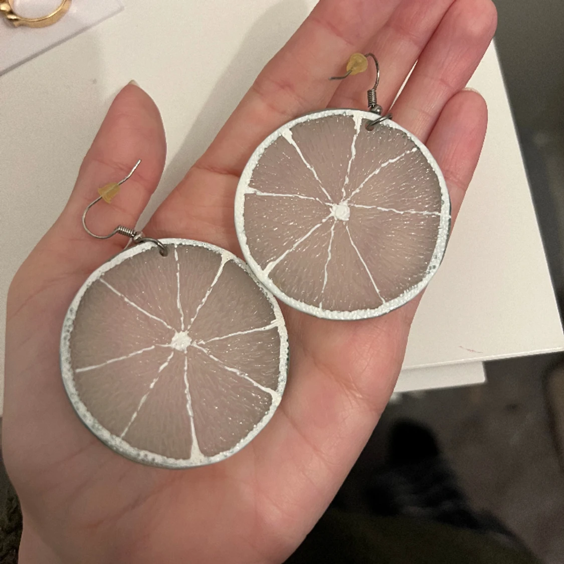 Roliga lime örhängen - 90