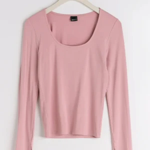 Rosa tröja - En rosa jätte skön tröja med slits på armarna, ny skick och jättefin😍