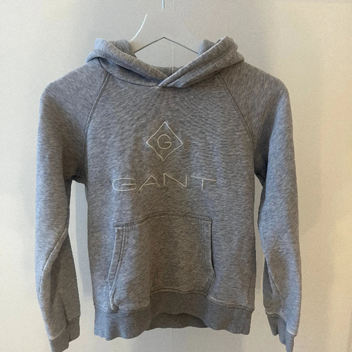 Grå gant hoodie🪩