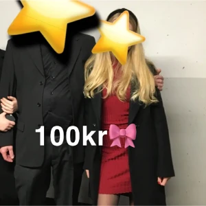 Röd klänning - Denna super fina mörkröda långa klänning! Perfekt till jul, festen eller allmänt 😍