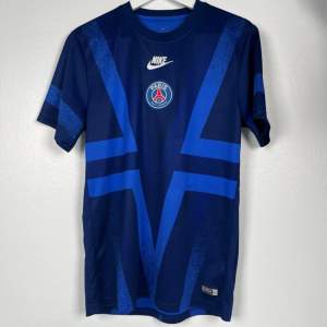 Nike - PSG tränings t-shirt 🔥 Size M Skick 10/10 429kr