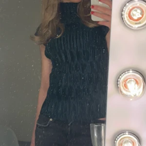 Snygg topp från zara - Populär topp från zara i bra skick💕