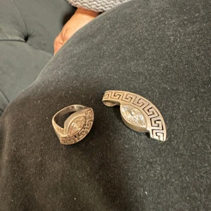 Halsband och ring - Ett sett för 700kr, en ring och ett halsband 
