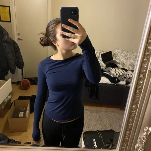 Intimissimi liknande tröja  - Fin marinblå tröja! Intimissimi inspirerat och inga tecken på användning💓