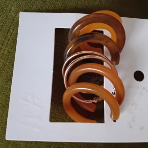 Örhänge  - Fina örhängena, 4per för  50kr