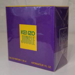 Kenzo Jungle EDP extremt sällsynt äldre formula från 90-talet vintage. Helt ny och inplastad Kenzo Jungle Elephant EDP﻿ 30ml från 90-talet. Väldigt svårt att få tag i nuförtiden. Förvarats på rätt sätt såklart.