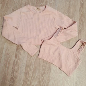 Aimn set - Croptop och bh i nude/beigerosa stl m från Aimn. Använda 1 gång.