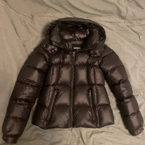 Vinterjacka  - Skitsnygg vinterjacka från superdry! Original pris är 2500kr. 