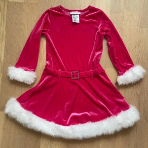 Rosa Tomteklänning  - Jättevacker rosaglittrig tomteklänning för en liten flicka 