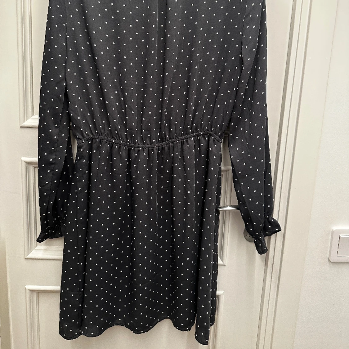 H&M prickig klänning - 90