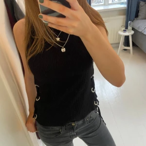 Tröja med snörning - Jättecool topp med snörning på sidan