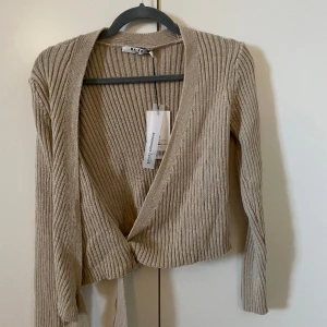 fin tröja - aldrig använd, prislappen fortfarande kvar