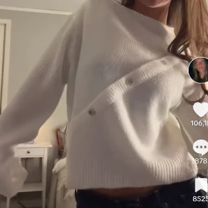 stickad tröja - ! lånade bilder ! säljer nu den här jättefina stickade tröjan från design by si då den inte riktigt är min stil och inte kommer till användning. 