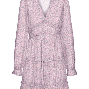 Lila klänning - Superfin lila klänning som bara har använts en gång!!💗💗