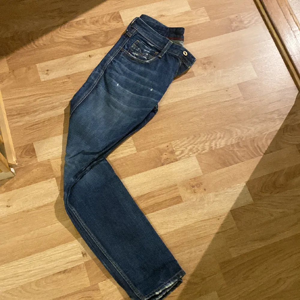 Ett par reply jeans i hyfsat skick Storlek 29W 32L men sitter rätt tajt Skriv vid mer funderingar. Jeans & Byxor.