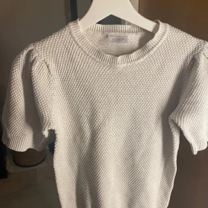 Sticakd kortärmad tröja  - Säljer denna superfina kortärmade stickade tröja💗💗