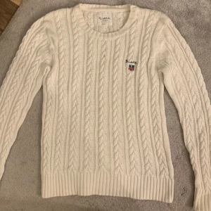 Vit kabelstickad tröja, stl.M - Bondelid, Vit, stl. M, fint skick 