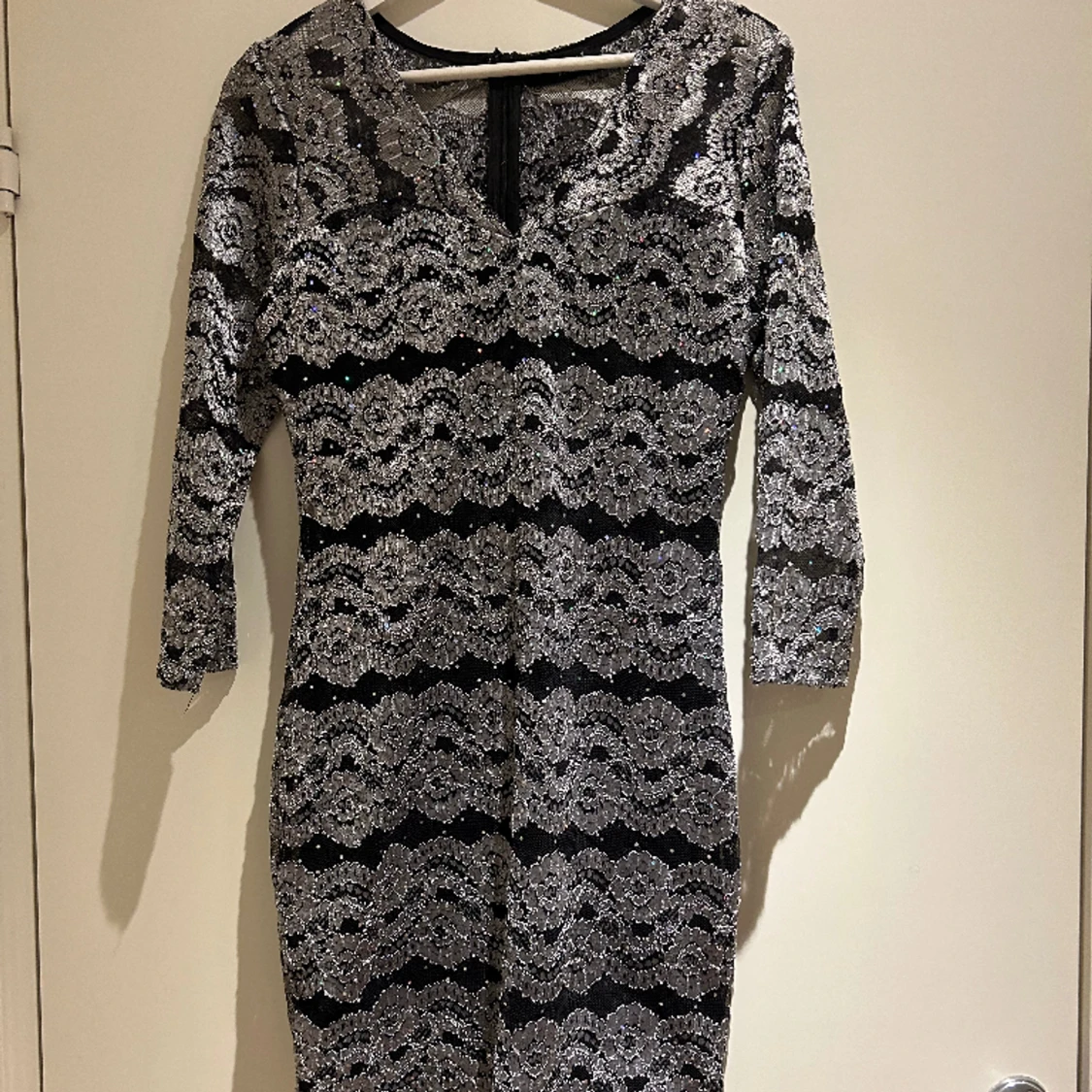 Festklänning i spets och mesh