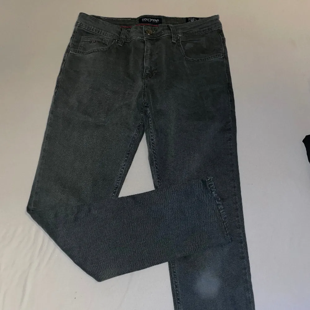 Säljer Armani jeans som inte används. Använda väldigt få gånger. Självklart äkta! . Jeans & Byxor.