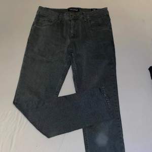Säljer Armani jeans som inte används. Använda väldigt få gånger. Självklart äkta! 