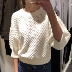 Lindex tröja  - Säljer denna super söta tröja från Lindex som är använd Max 5 gånger , inget fel på den utan tycker inte att den passar mig. Den passar mig som brukar ha XS 💗