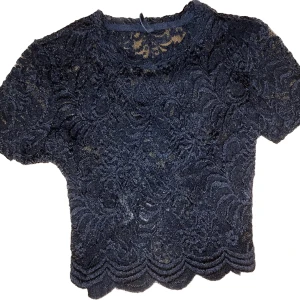 spets topp - svart spelstopp perfekt för fest!!