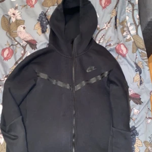 Nike tech fleece - Bara koftan storlek M 