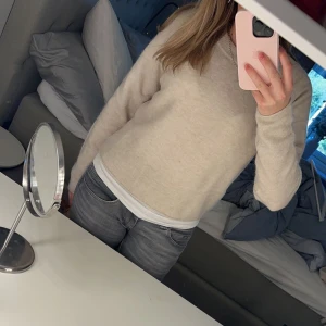 Stickad tröja  - Jättefin stickad tröja från zara, aldrig använd och prislappar kvar💓 