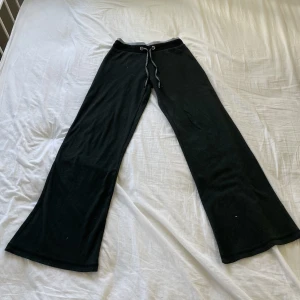 lågmidjade mjukisbyxor - använd köp nu! finns inte bilder på, för små <3