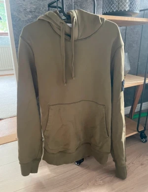 Stone Island hoodie - Säljer min Stone Island hoodie som är i väldigt bra skick