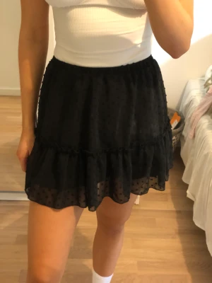 Svart kjol  - Aldrig använd 
