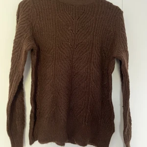 Stickad tröja - Brun stickad tröja 
