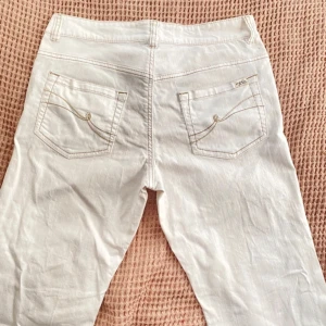 Lågmidjade jeans - Märket är inwear och är i bra skick