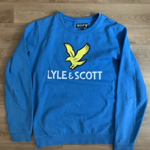 Snygg collegetröja Lyle&Scott - Välvårdad Lyle & Scott Junior tröja