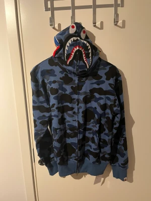 Bape set - Setet är storlek M passar S-M helt ny med taga kvar har även i röd och i större storlekar.