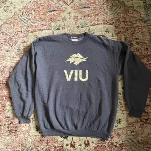 Säljer nu min VIU tröja som är gjord i Kanada i storleken XL. Den är gjord för vinter sport därför så varm och mysig. 