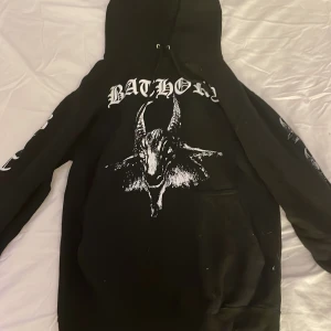 Bathory hoodie  - Säljer för den inte kommer till användning längre. 