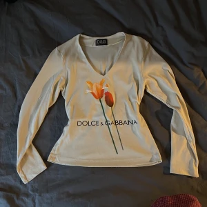 D&G topp - Dolce & Gabbana långärmad topp, köpt secondhand. Något nopprig. 