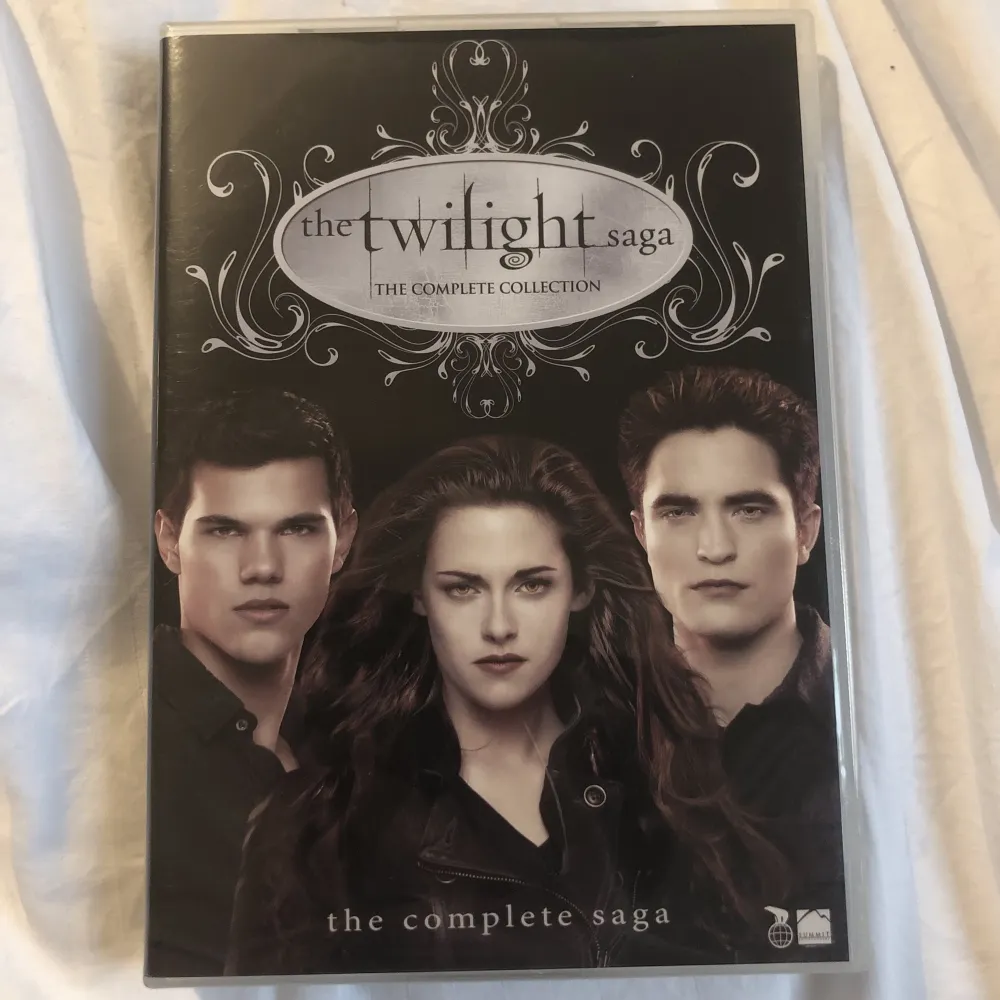 Twilight filmerna, DVD, hela kollektionen. Har aldrig använt skivorna så allt e helt nytt bara att förpackningen e öppnad. Dm för fler bilder eller frågor❤️. Övrigt.