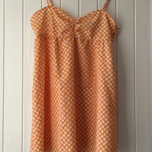 Blommig sommar klänning - En Nice kort sommarklänning, perfekt till resor och somman💥 