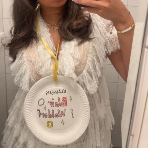 By malina klänning  - Tänkte kolla intresset på min my malina student klänning, använt endast en gång på min student. Helt i nyskick då jag bytte om till overall på flaket 🥰👌