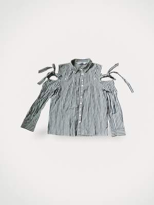 Skjorta från Even & Odd. Använd, men utan anmärkning.  Storlek: S Material: 50% Bomull och 50% Polyester