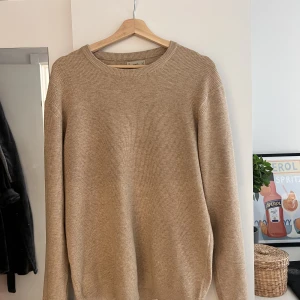 Stickad tröja - Stickad tröja från Mango, riktigt bra skick 