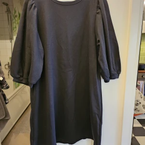 Svart klänning  - Fin svart klänning från ellos, aldrig använd